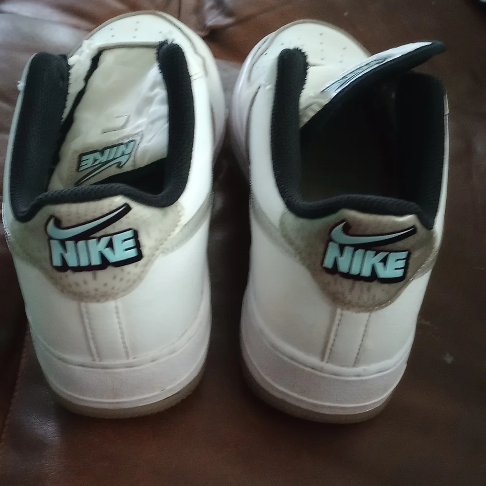 Shoes - Picture 3 of 5